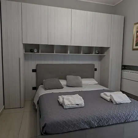 Johnny Apartament *