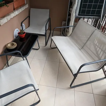 Johnny Apartament *