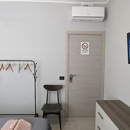 Johnny Apartment