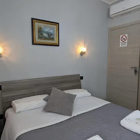 Johnny Apartment Verona